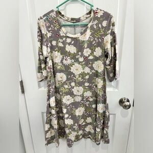 Latched mama sleeved swing dress M